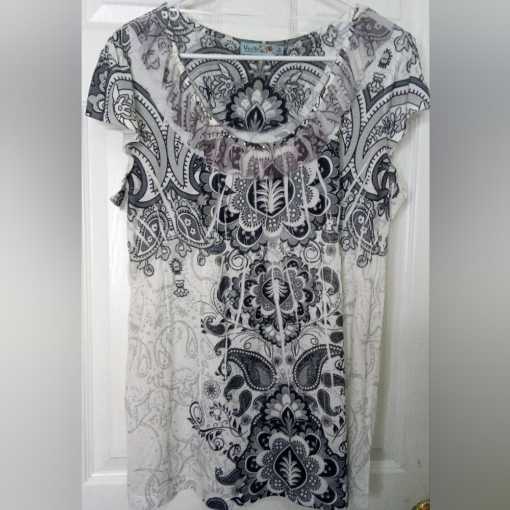 Unity World Wear White & Black Paisley Ruffled Neck Tunic